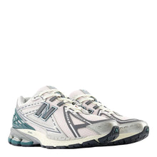 NB 1906R Silver Metallic New Spruce
